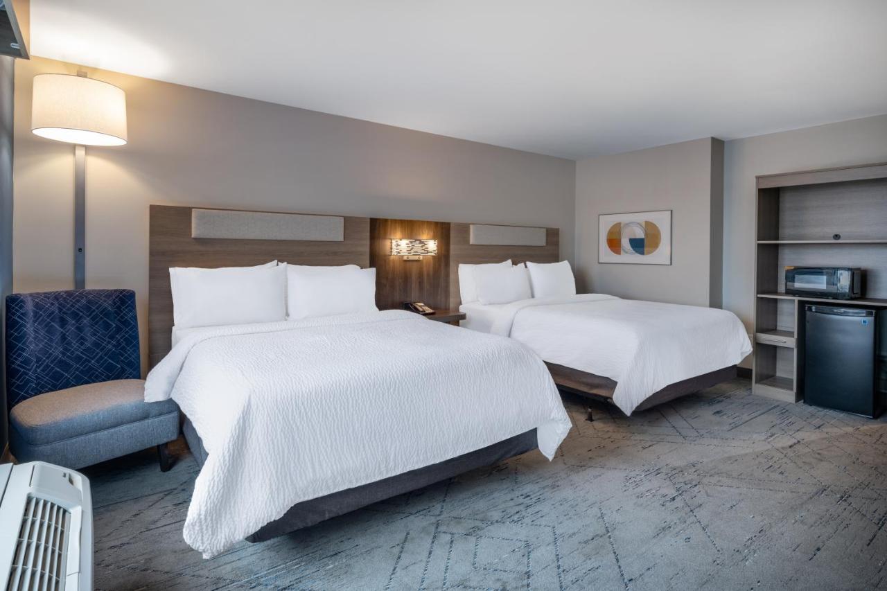 Queen Room with Two Queen Beds and Mobility Accessible Bathtub - Non-Smoking at Holiday Inn Express Gaffney by IHG