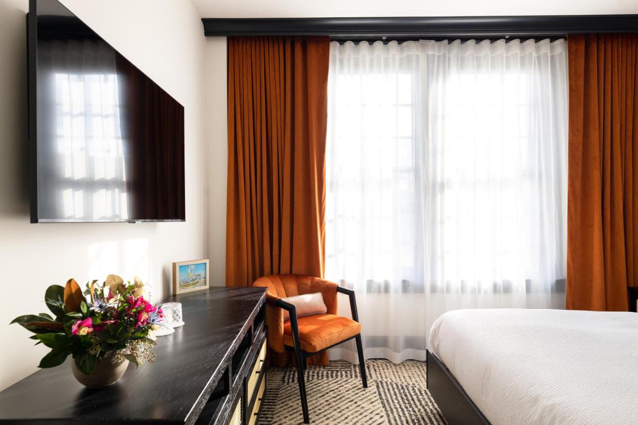Queen Room at Hotel Thaxter