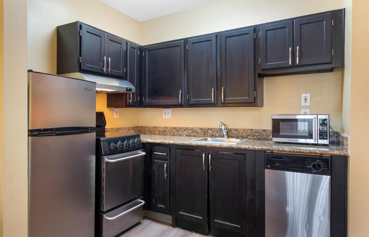 2 Bedroom Suite 2 Queen Beds Non-Smoking at Extended Stay America Suites Atlanta Norcross Peachtree Corn