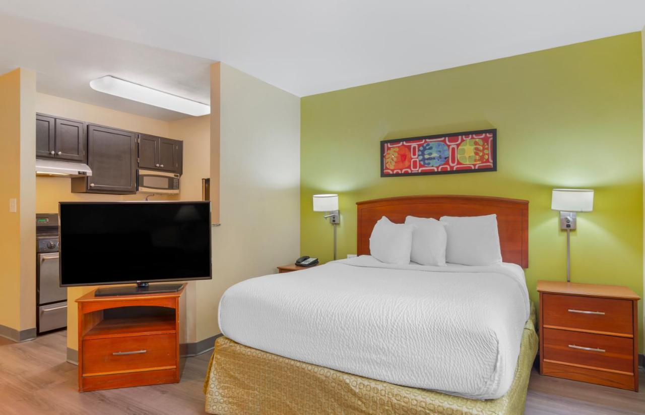 Deluxe studio 1 Queen Bed Non-Smoking at Extended Stay America Suites Atlanta Norcross Peachtree Corn