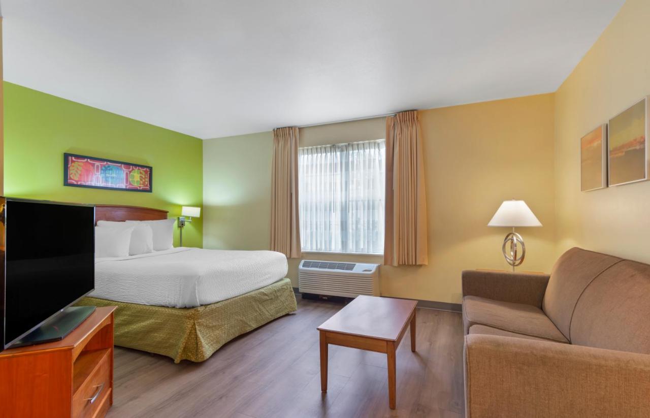 Deluxe studio 1 Queen Bed Non-Smoking at Extended Stay America Suites Atlanta Norcross Peachtree Corn