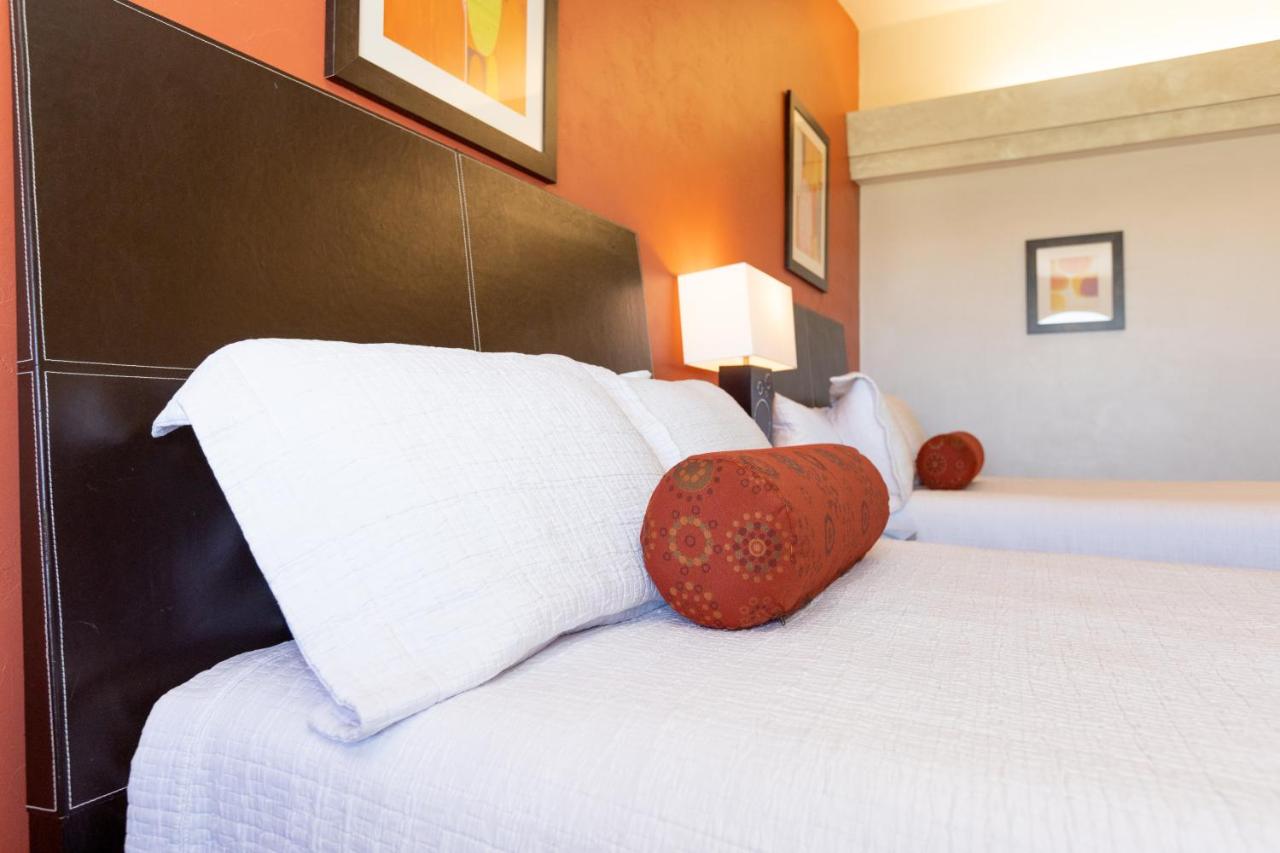 Double Room with Lake View at Gordon Lodge