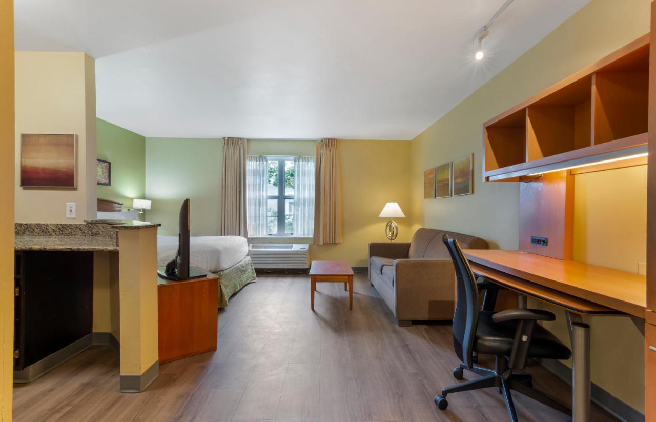 Deluxe studio 1 Queen Bed Non-Smoking at Extended Stay America Suites Atlanta Norcross Peachtree Corn
