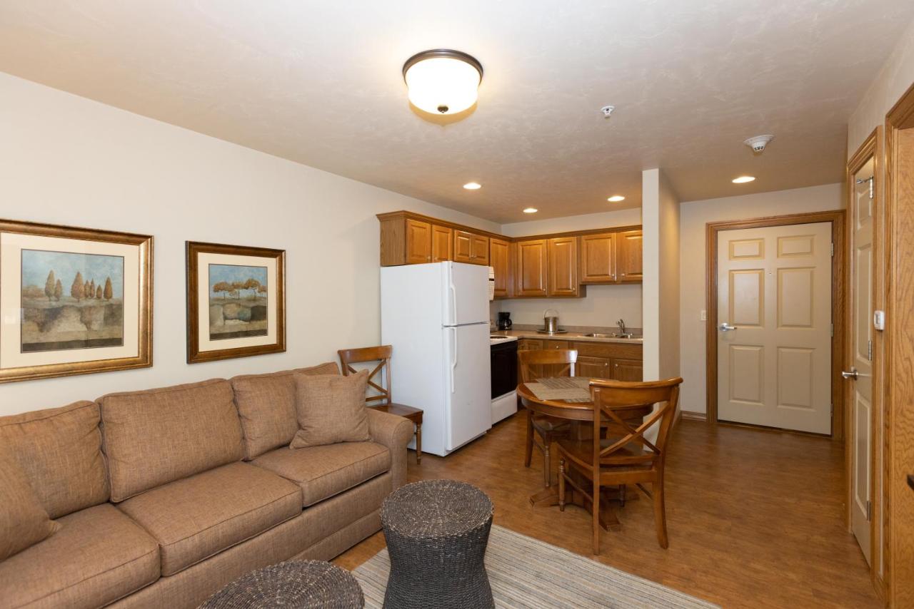 One-Bedroom Suite at Gordon Lodge