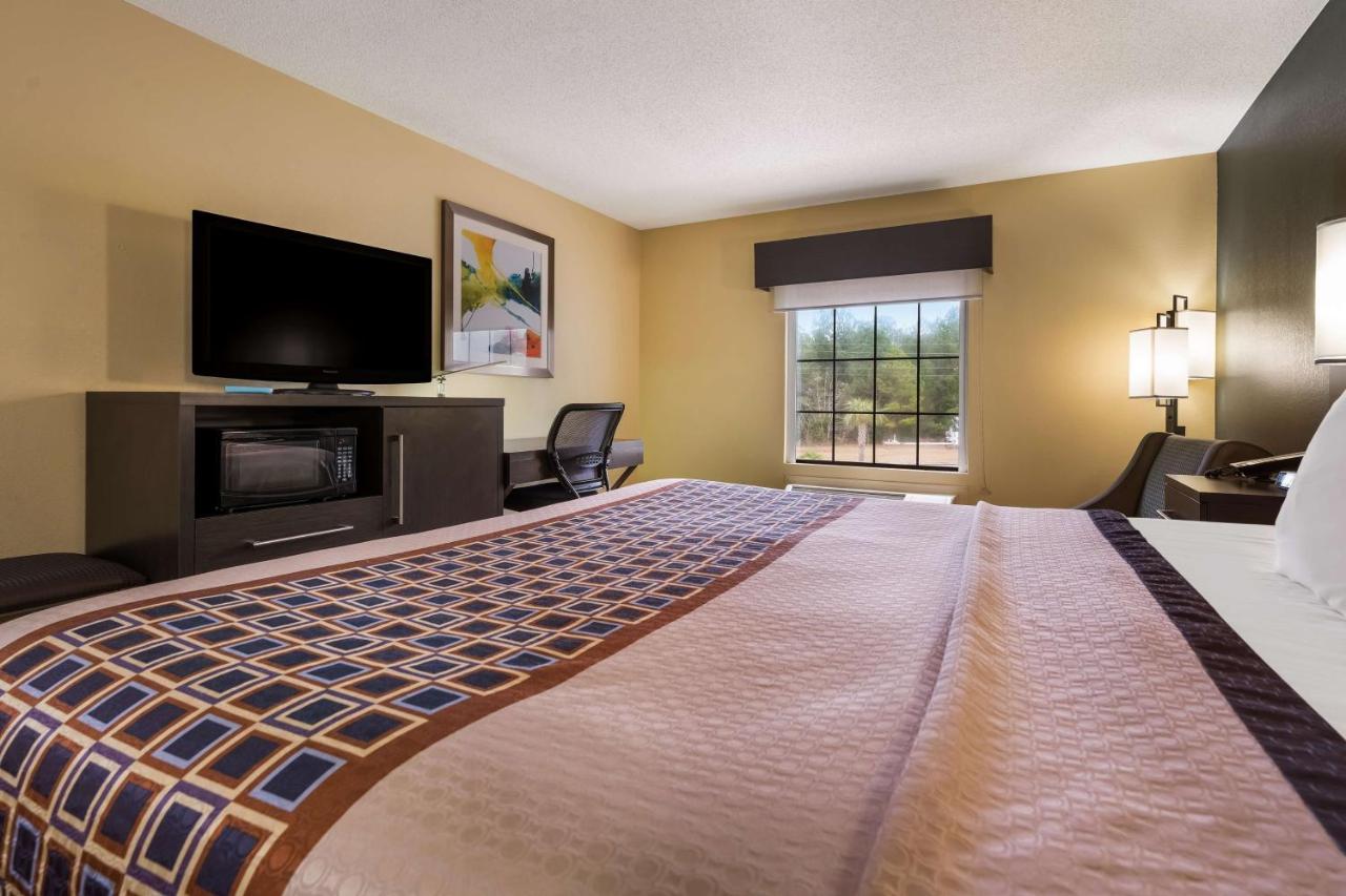 Deluxe King Room at Best Western Bradbury Inn & Suites