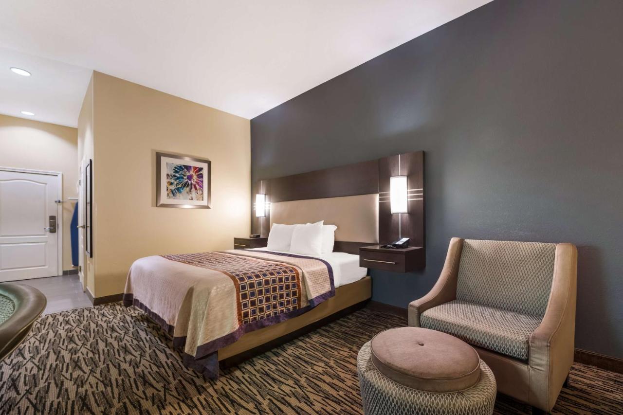 Deluxe King Room at Best Western Bradbury Inn & Suites