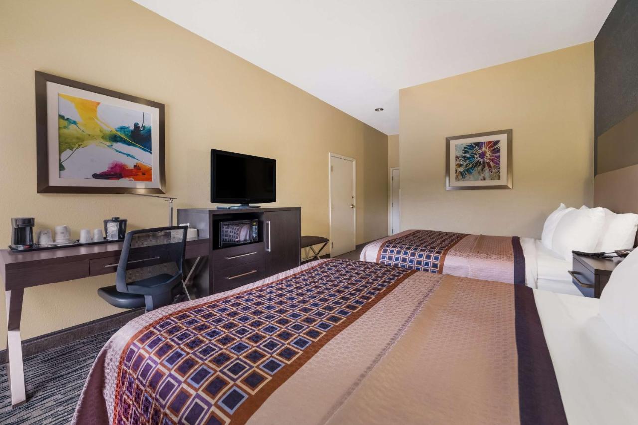 Queen Room with Two Queen Beds - Disability Access at Best Western Bradbury Inn & Suites