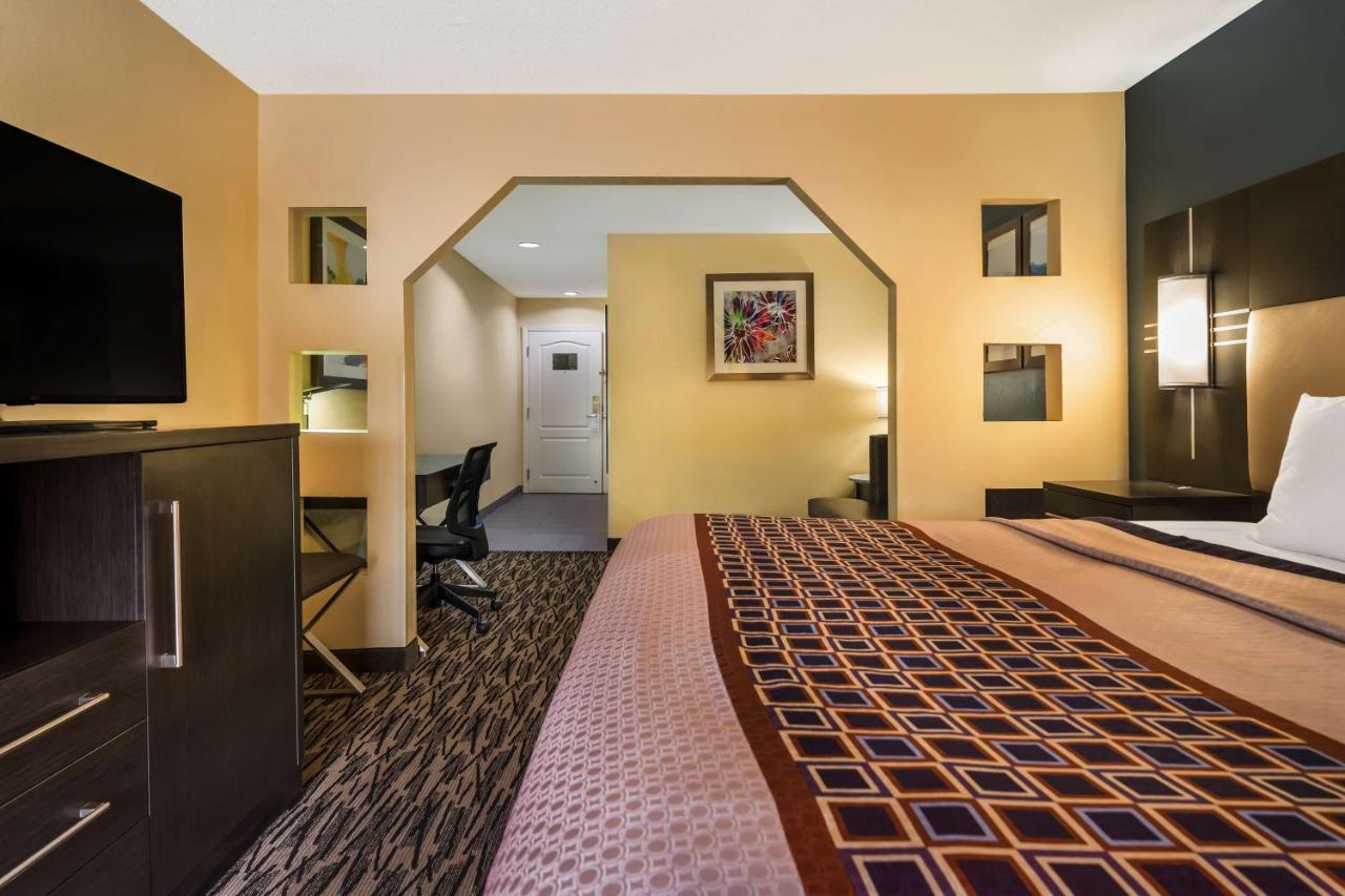 King Room with BathTub - Disability Access at Best Western Bradbury Inn & Suites