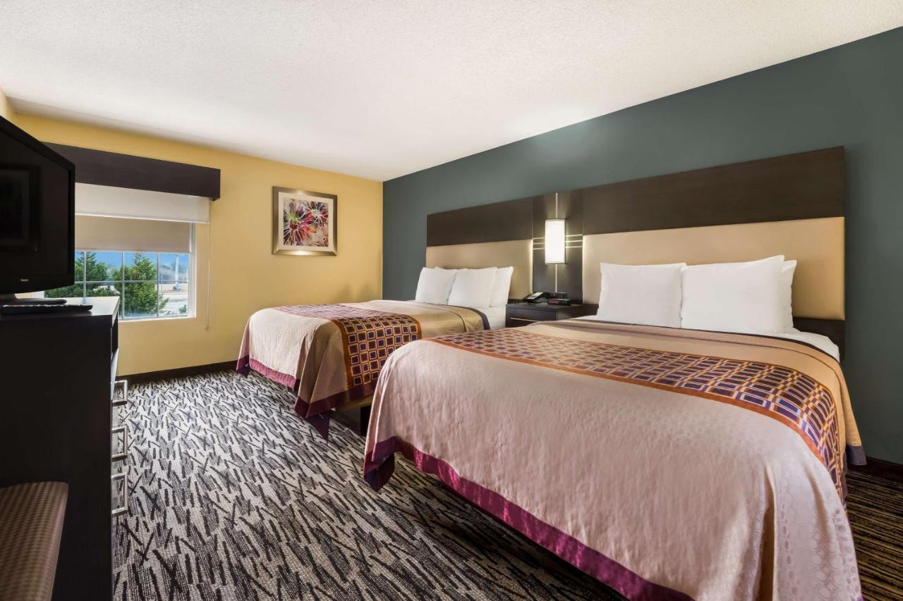 Queen Room with Two Queen Beds - Disability Access at Best Western Bradbury Inn & Suites