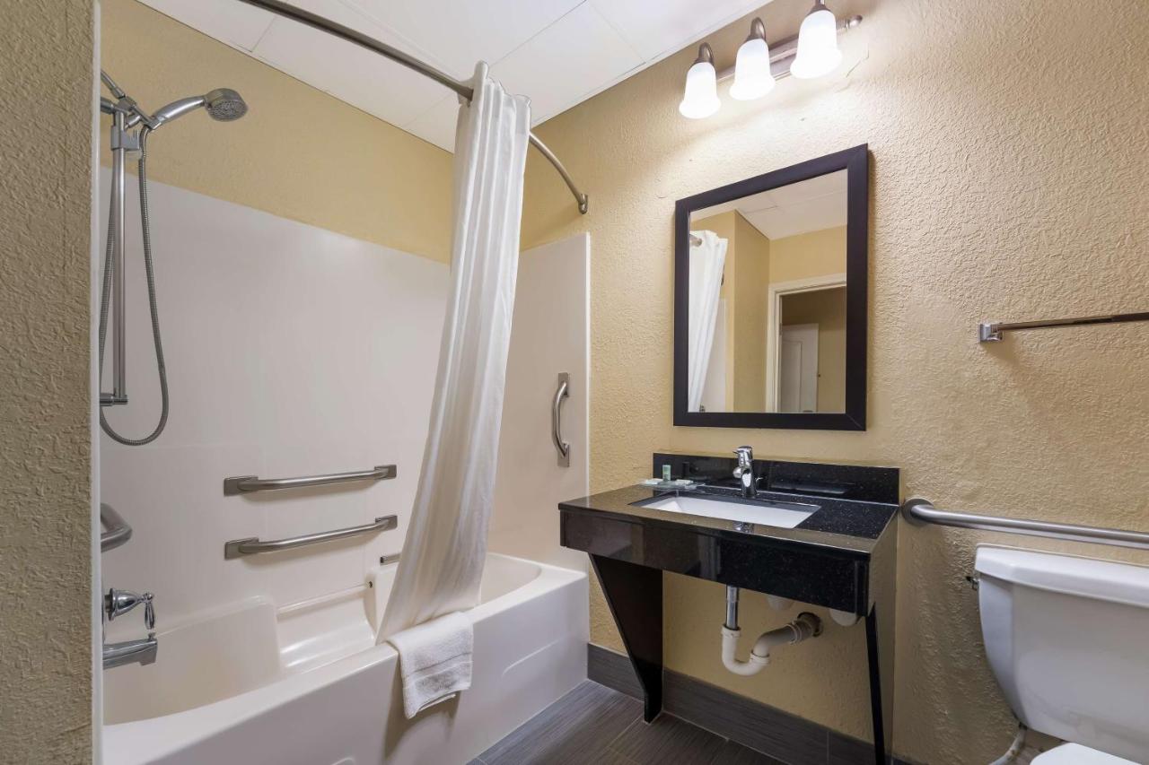 Queen Suite with Two Queen Beds - Disability Access at Best Western Bradbury Inn & Suites