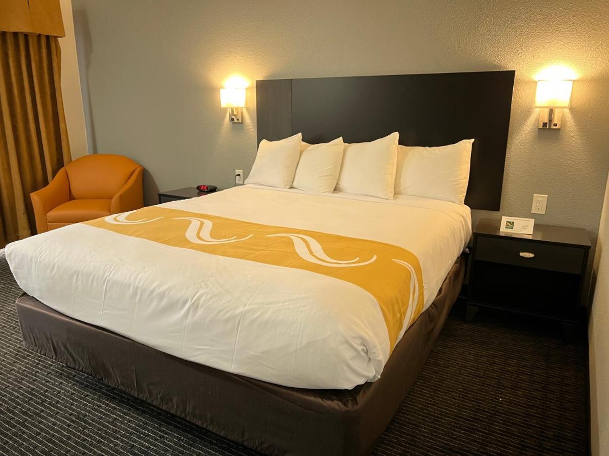 Queen Room - Accessible/Non-Smoking at Quality Inn & Suites South San Jose / Morgan Hill
