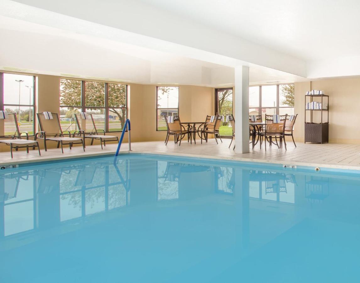 | Holiday Inn Express & Suites - Muncie, an IHG Hotel