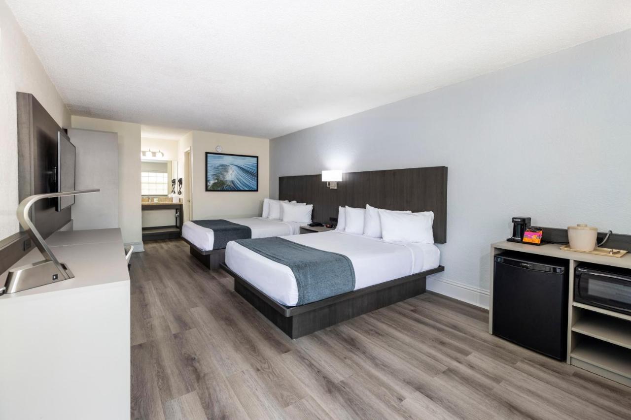 Superior Queen Room with Two Queen Beds with Pool View at Avanti International Resort