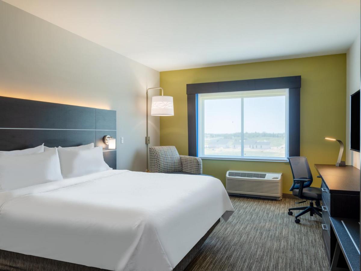 | Holiday Inn Express & Suites - Watertown, an IHG Hotel