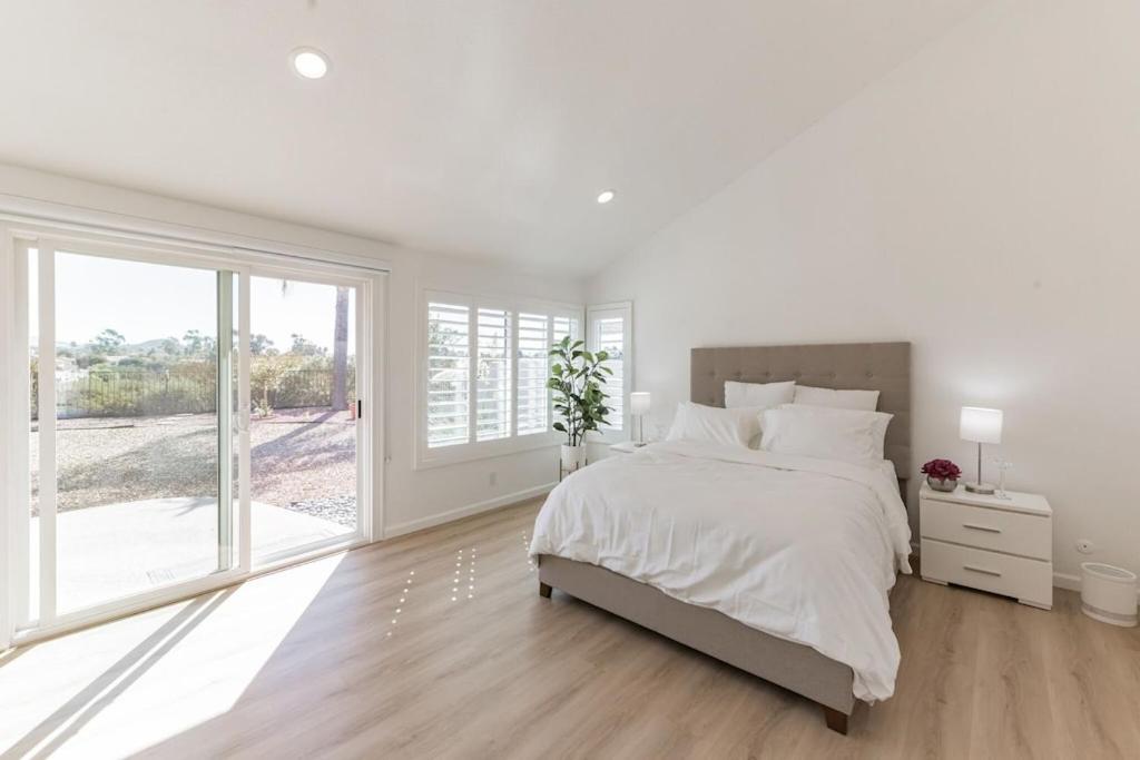 | Modern home in Bernardo Heights with club house amenities!