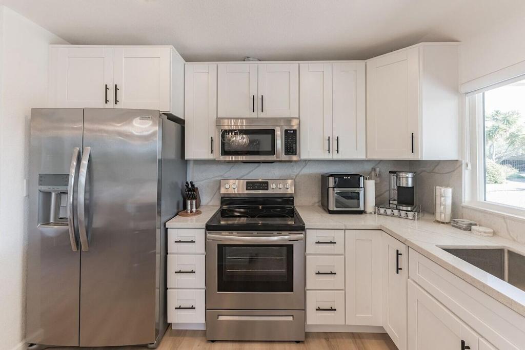 | Modern home in Bernardo Heights with club house amenities!