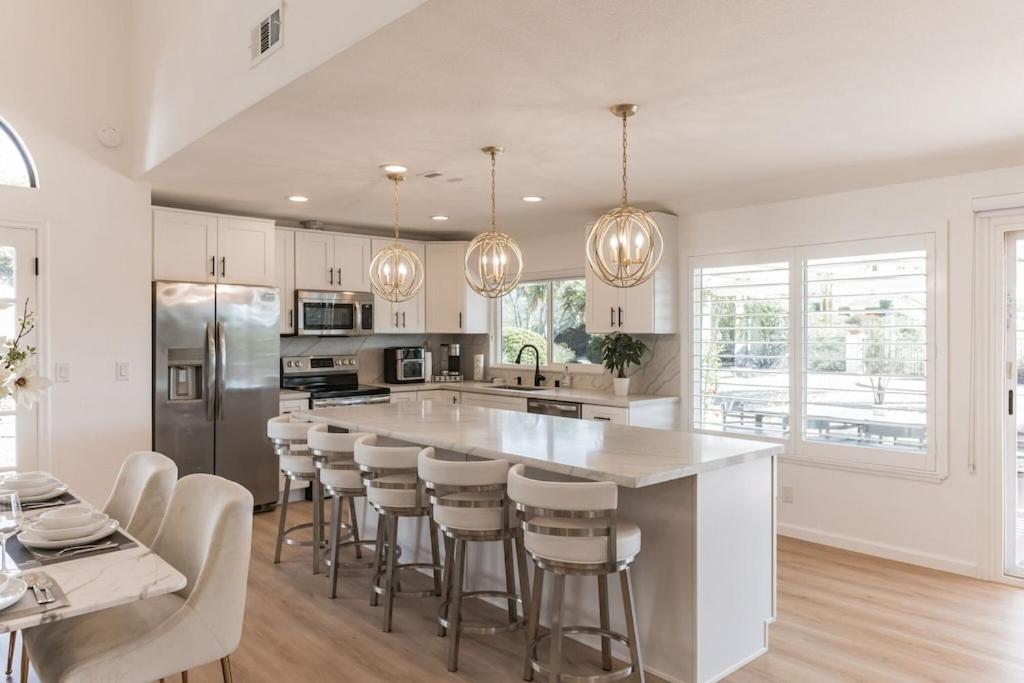 | Modern home in Bernardo Heights with club house amenities!
