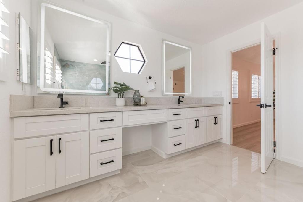 | Modern home in Bernardo Heights with club house amenities!