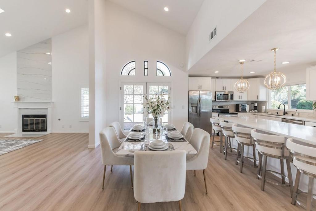 | Modern home in Bernardo Heights with club house amenities!