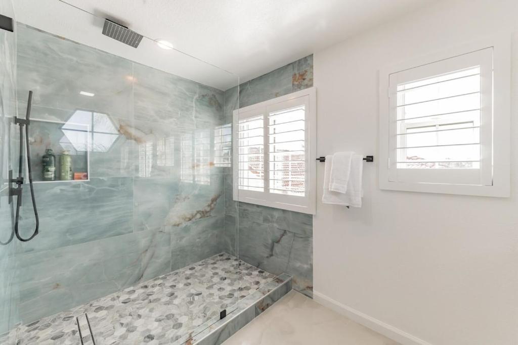 | Modern home in Bernardo Heights with club house amenities!