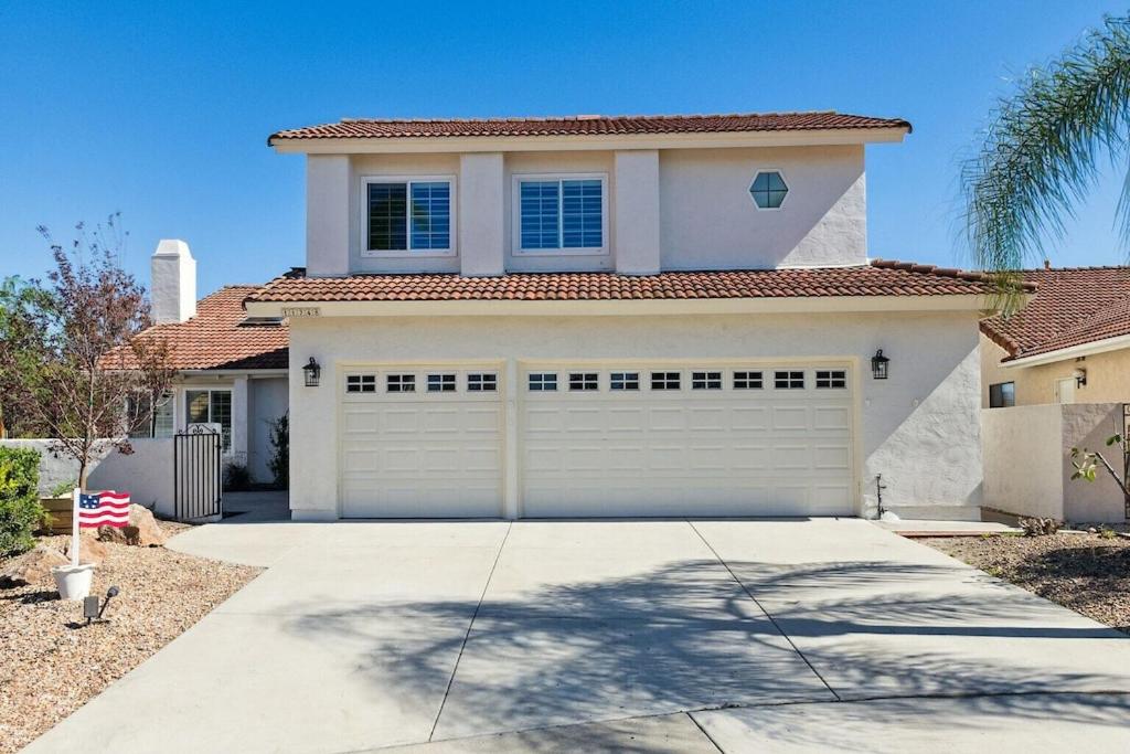 | Modern home in Bernardo Heights with club house amenities!