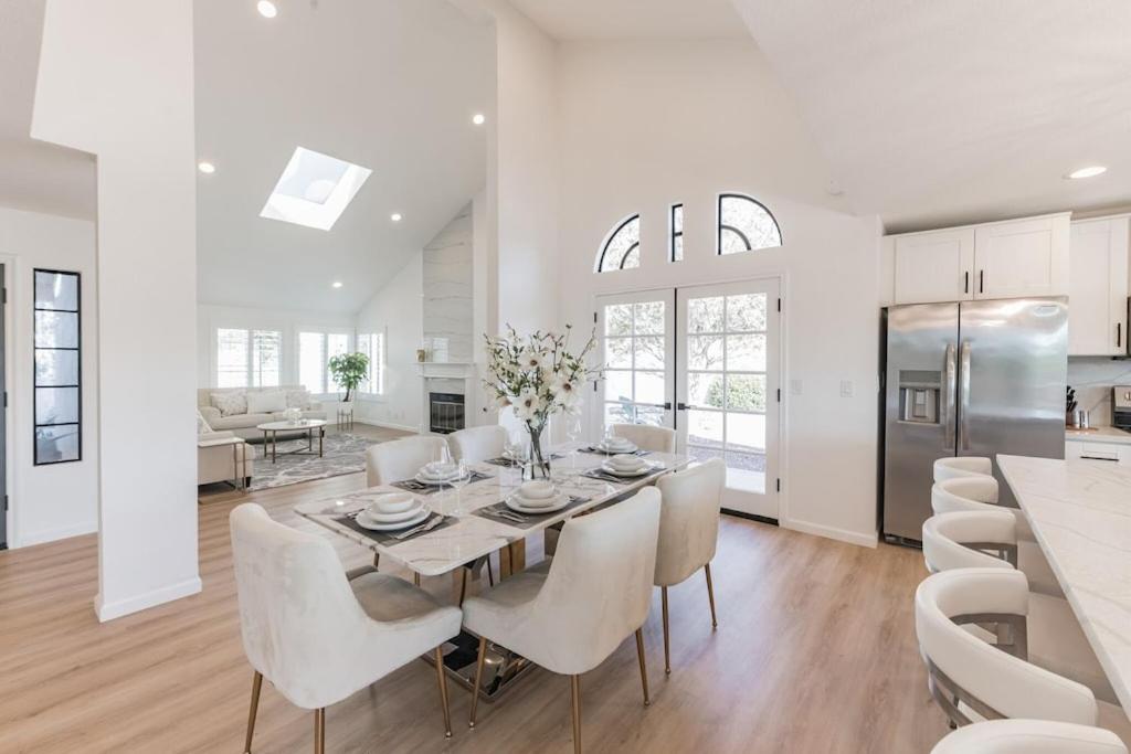 | Modern home in Bernardo Heights with club house amenities!