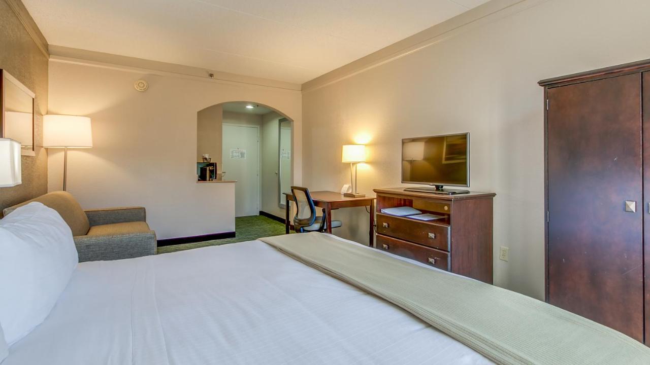  | Holiday Inn Express Hotel & Suites Midlothian Turnpike, an IHG Hotel