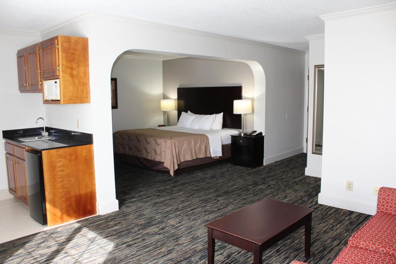 Executive King Suite - Non Smoking at Quality Inn Crossville Near Cumberland Mountain State Park
