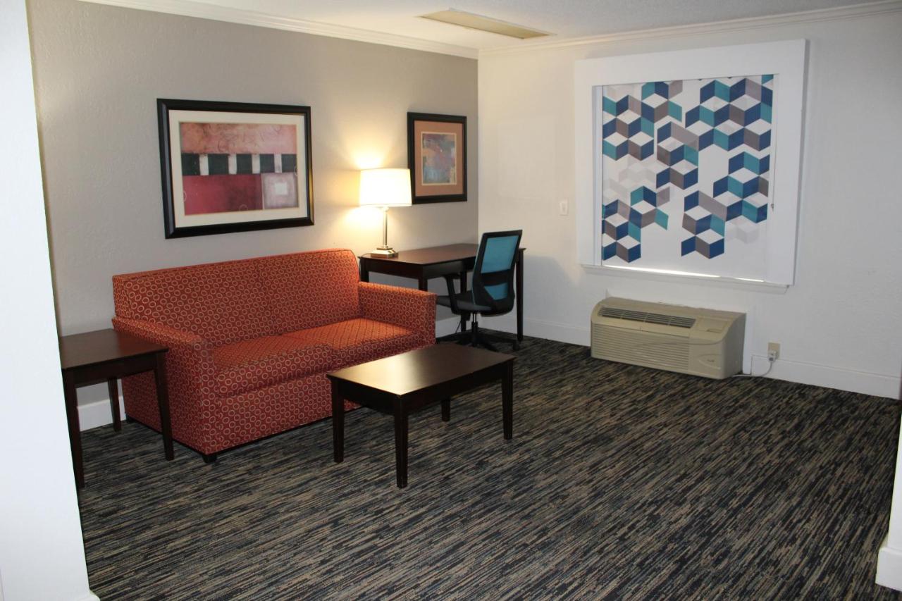 Executive King Suite - Non Smoking at Quality Inn Crossville Near Cumberland Mountain State Park