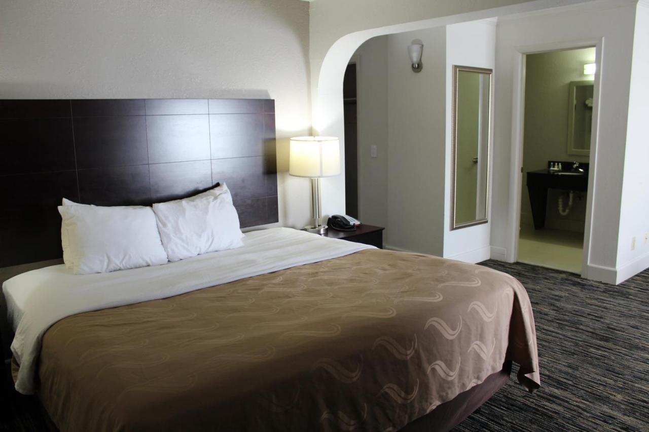 Executive King Suite - Non Smoking at Quality Inn Crossville Near Cumberland Mountain State Park