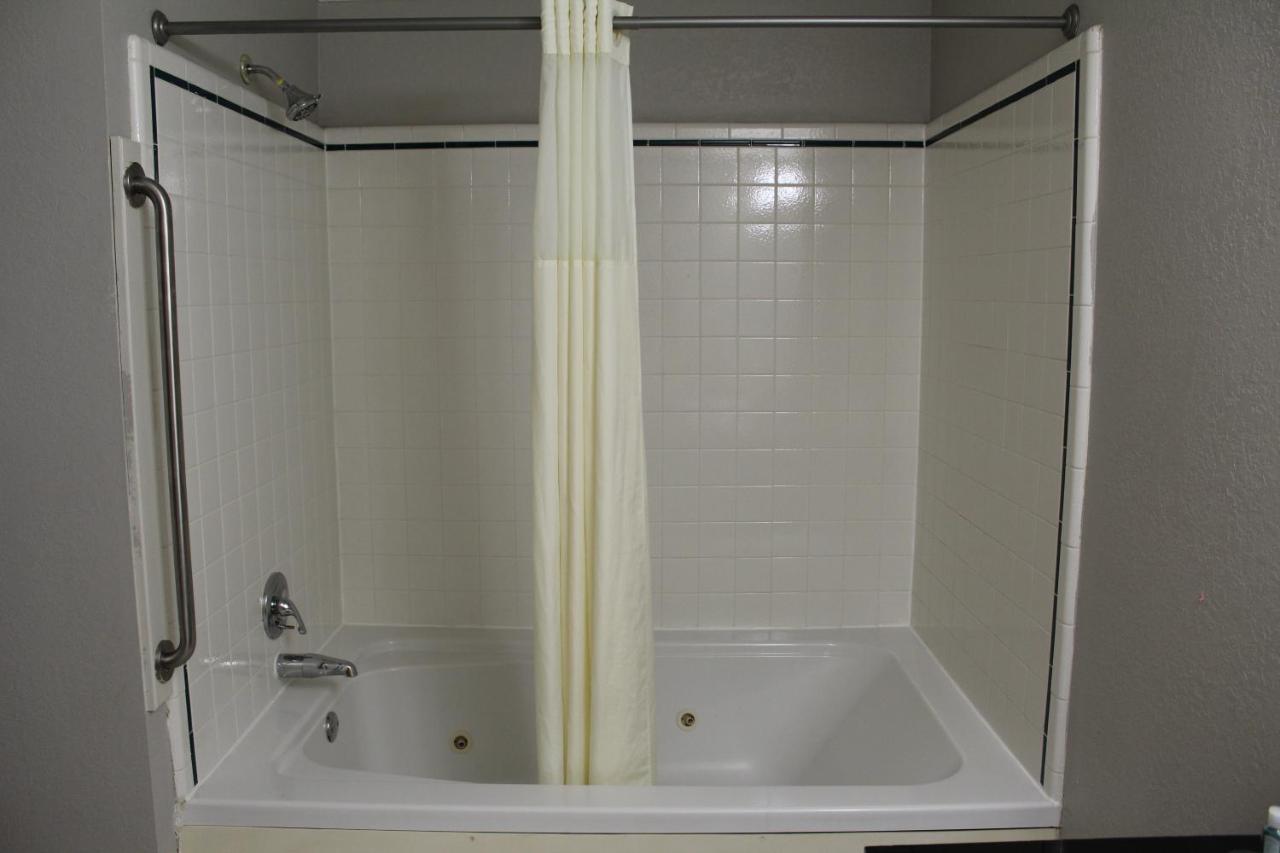 Executive King Suite - Non Smoking at Quality Inn Crossville Near Cumberland Mountain State Park