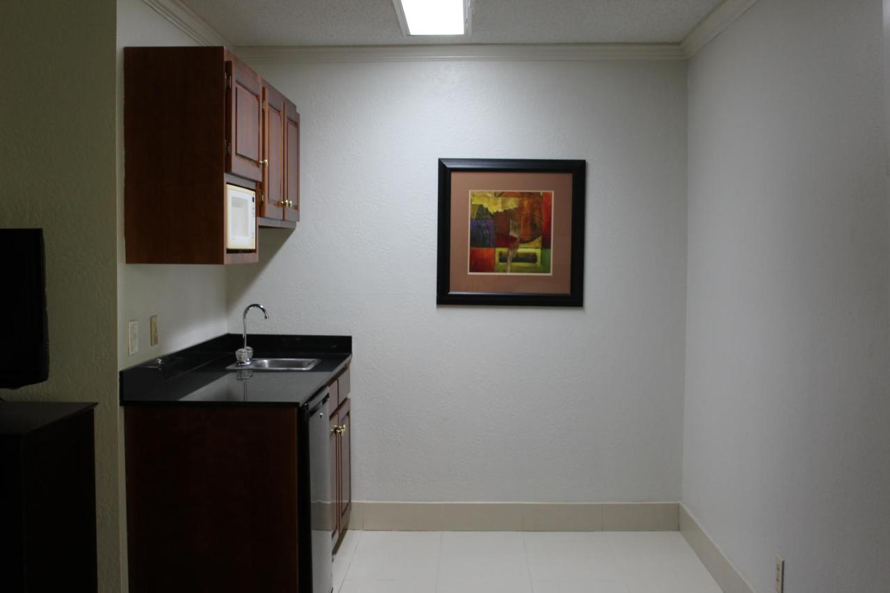 Executive King Suite - Non Smoking at Quality Inn Crossville Near Cumberland Mountain State Park