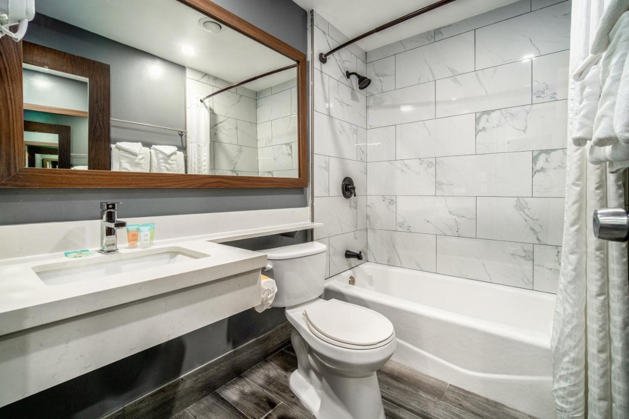 | Rose Garden Inn - San Luis Obispo