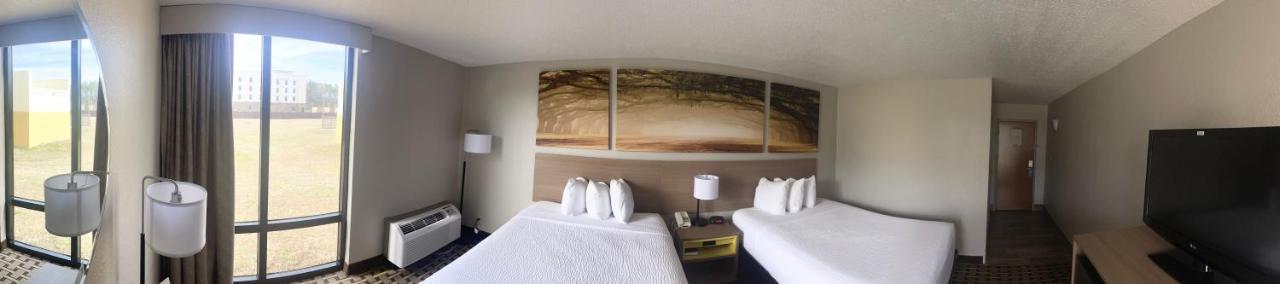 | Days Inn by Wyndham Fayetteville-South/I-95 Exit 49