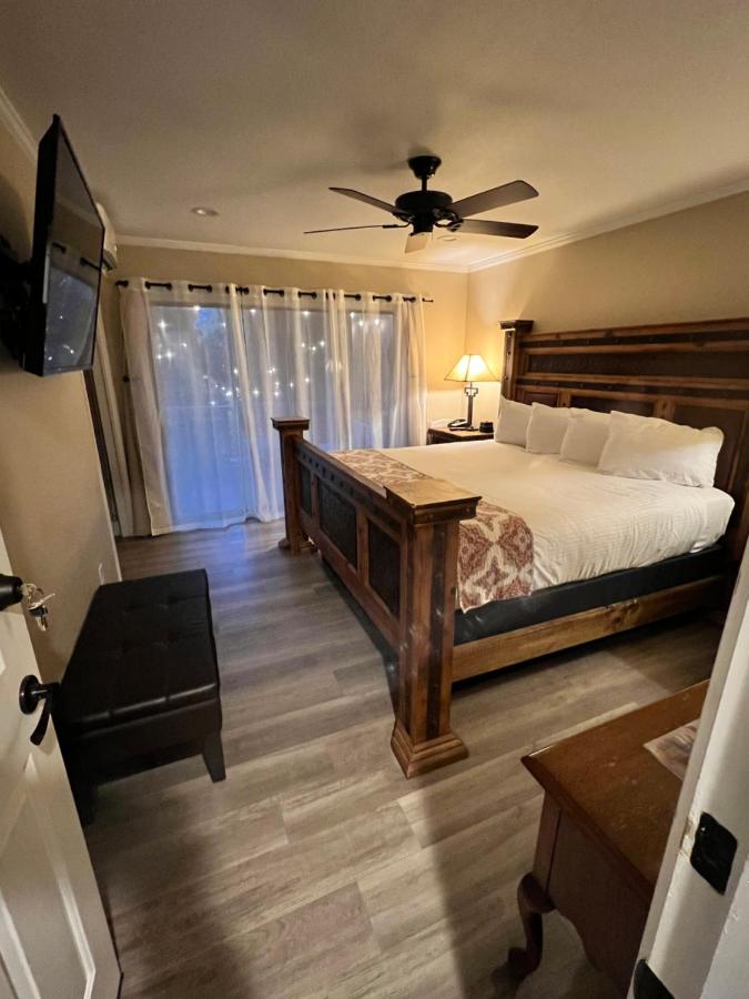 King Room at Lantern Light Inn - Romantic Getaway