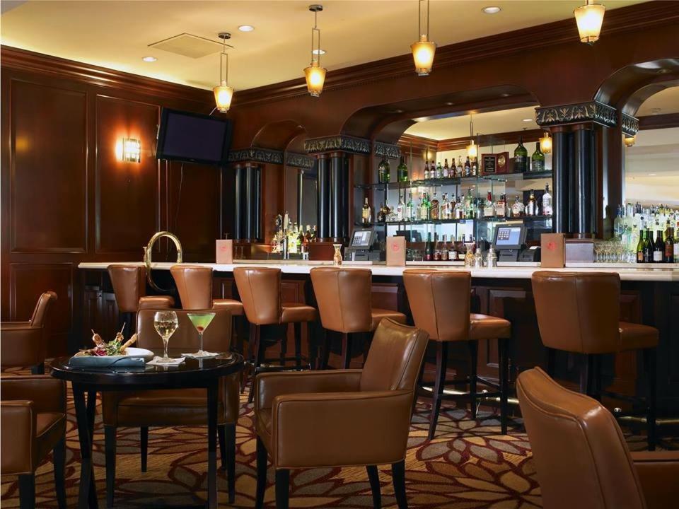 | Anaheim Majestic Garden Hotel