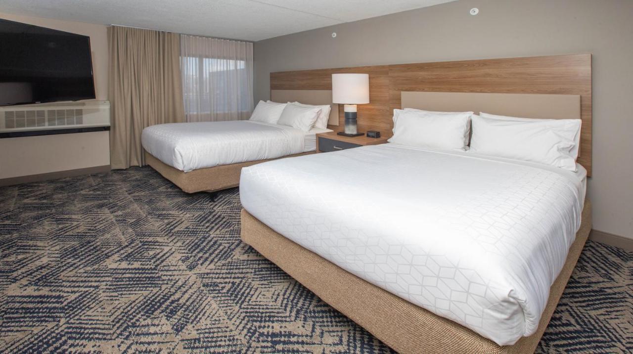 King Room - Accessible Roll Shower - Non-Smoking at Candlewood Suites Cleveland South - Independence by IHG