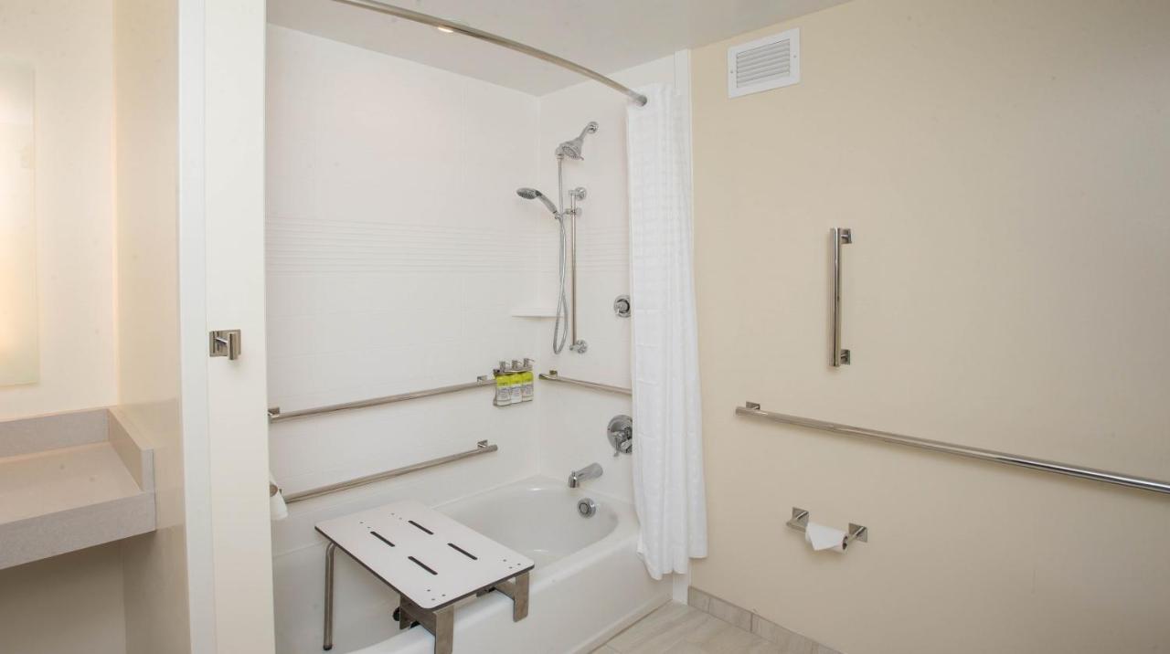 King Room - Mobility Access Tub/Non-Smoking at Candlewood Suites Cleveland South - Independence by IHG