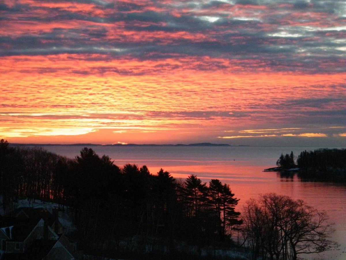 | Strawberry Hill Seaside Inn