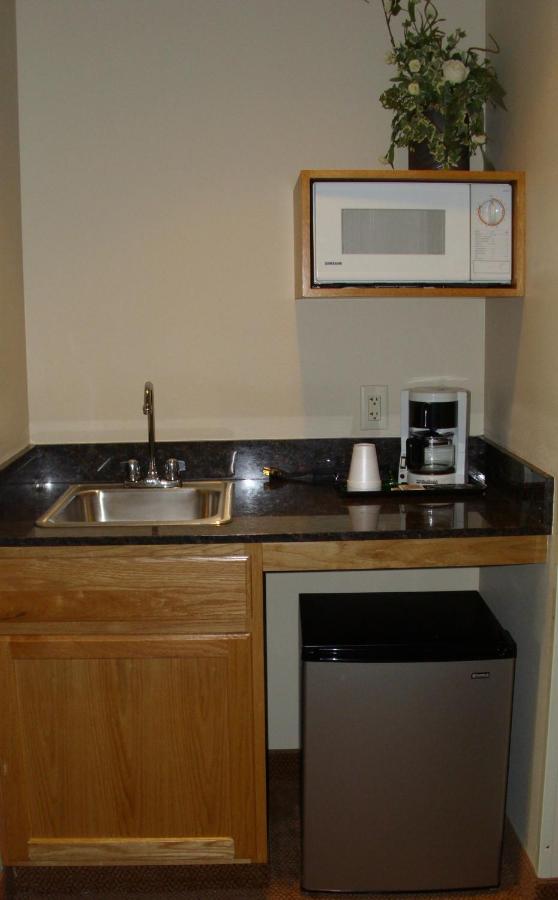  | Savanna Inn & Suites