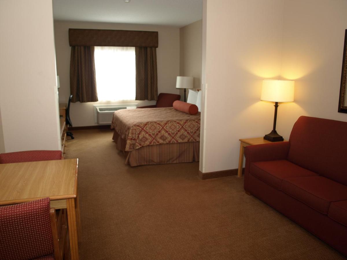 | Savanna Inn & Suites