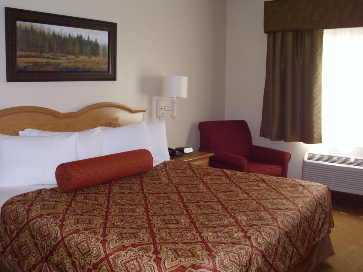 | Savanna Inn & Suites
