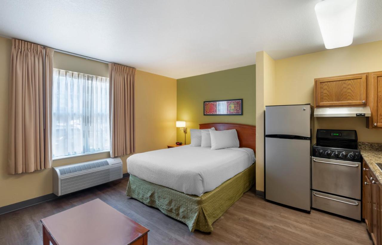 Deluxe studio 1 Queen Bed Non-Smoking at Extended Stay America Suites - Norfolk - Virginia Beach