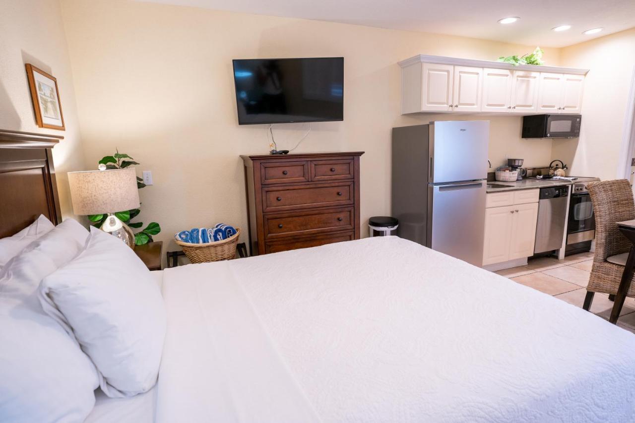 Queen Studio Unit 102 at The Capri at Siesta