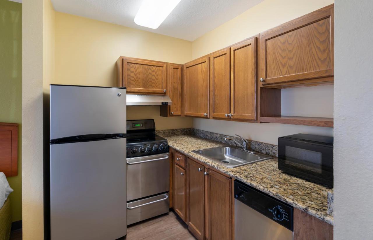 Deluxe studio 1 Queen Bed Non-Smoking at Extended Stay America Suites - Norfolk - Virginia Beach