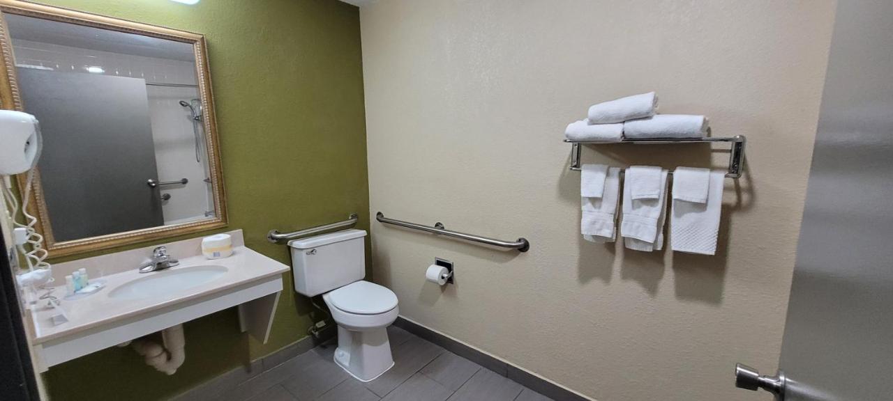 King Room - Accessible/Non-Smoking at Quality Inn & Suites Columbia I-70
