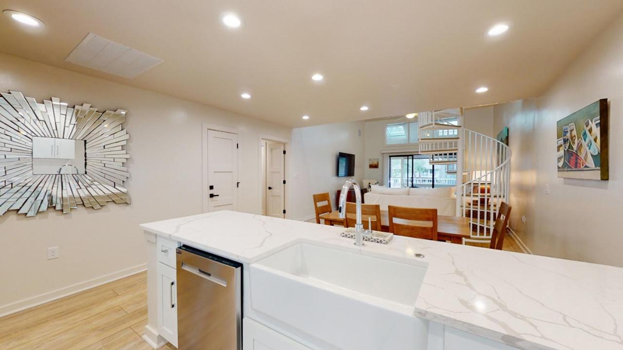 | 487 Captain's Cove