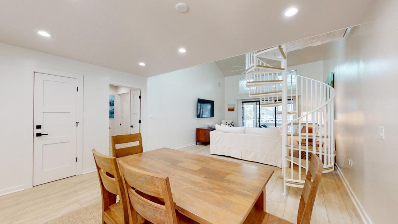 | 487 Captain's Cove