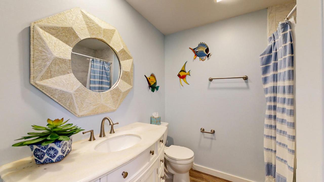 | 934 Inverness Village