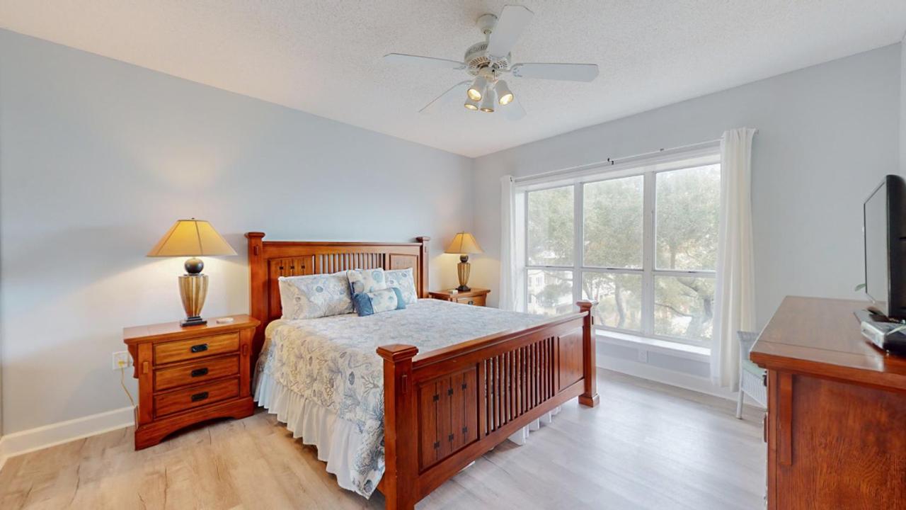 | 406 Windsor Place
